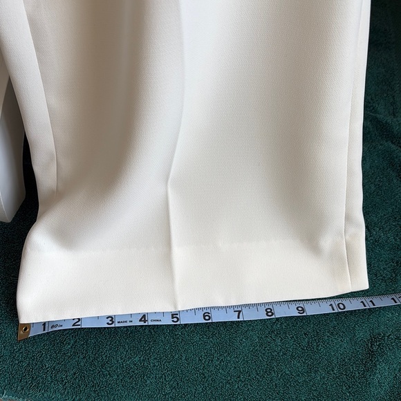 Elegant Ivory/white Women's two piece pant suit - Picture 4 of 6